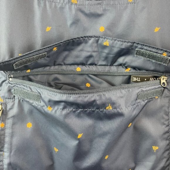 The North Face Hooded Windbreaker Size L - Picture 8 of 8